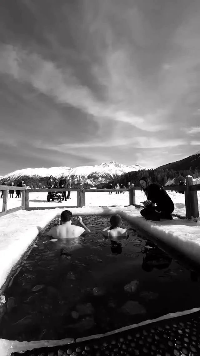 Last weekend in St. Moritz.Blue sky. Winter sun. Frozen lake.
And a group willing to step into the cold together.The energy of this workshop was special. Focused and light. Grounded and open. From the first breaths on the mat to the shared silence before entering the ice.Yoga to prepare the body and breathing to calm the mind led by @movewithjojo
Followed by ice bath guidance from @eggernivesWhat stays after experiences like this is not only the memory of the dip into the cold, but the clarity, the support within the group, and the feeling of pride that follows.Thank you to everyone who showed up with openness and courage.Join us and experience it for yourself.Next chance:
The Ice & Yoga Journey Zürich
🗓️ 22. February 2026
🕑14:00-17:00
📍 @thesoulspace.chLink in bio.