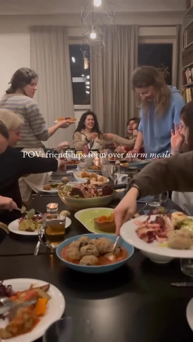 Some of the most meaningful connections don’t happen in workshops or on the mat.
They happen around the table.Sharing nourishing food, unhurried conversations, laughter, and quiet moments in between.
A space where you can arrive as you are, be yourself, and feel at home, even among people you’ve just met.At the retreat, community forms naturally.
With presence, good food, and shared moments.We can’t wait for Corinne @corinnevenegas to spoil us throughout the retreat with her deliciously unique creations.Are you joining us?
The Baltic Experience Retreat
March 03-08 or 10-15 2026 ✨🌲❄️
Link in bio for more info & booking.